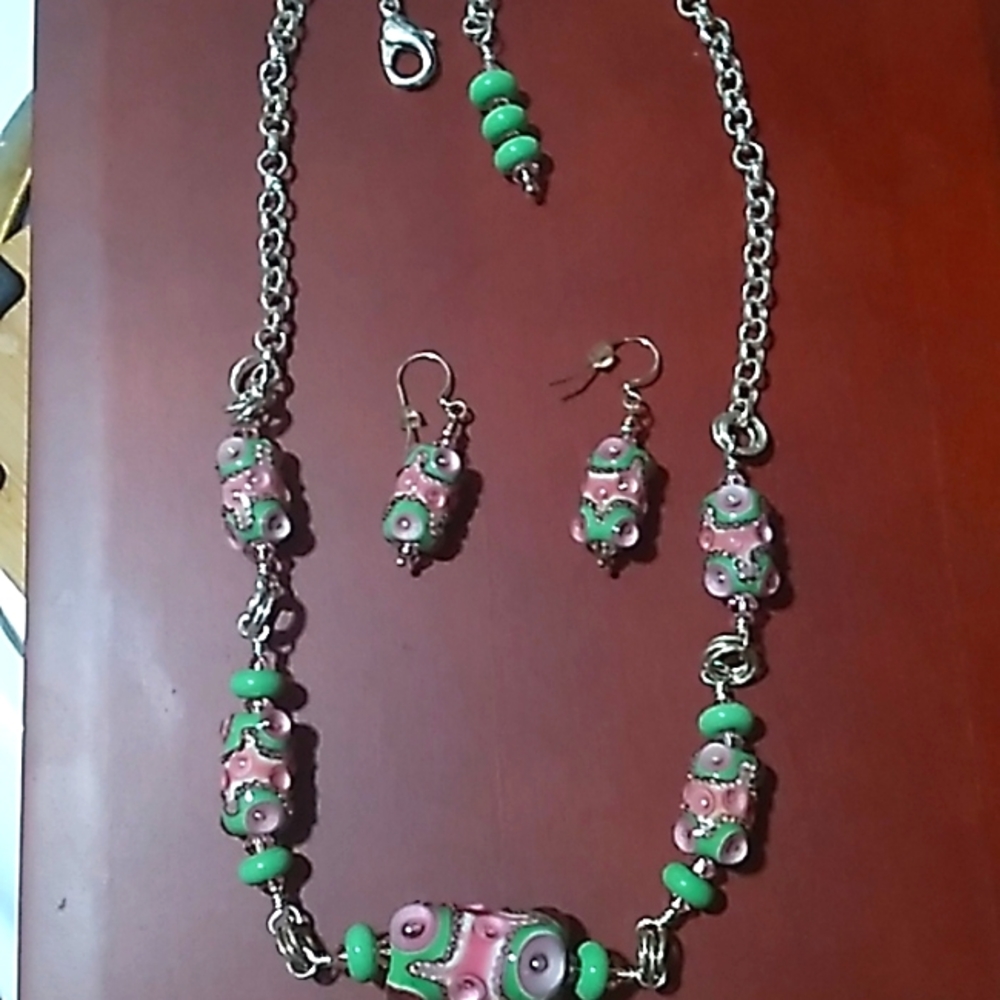 VERY UNIQUE VINTAGE LAMPWORK WEDDING CAKE GLASS BEADED NECKLACE & EARRINGS